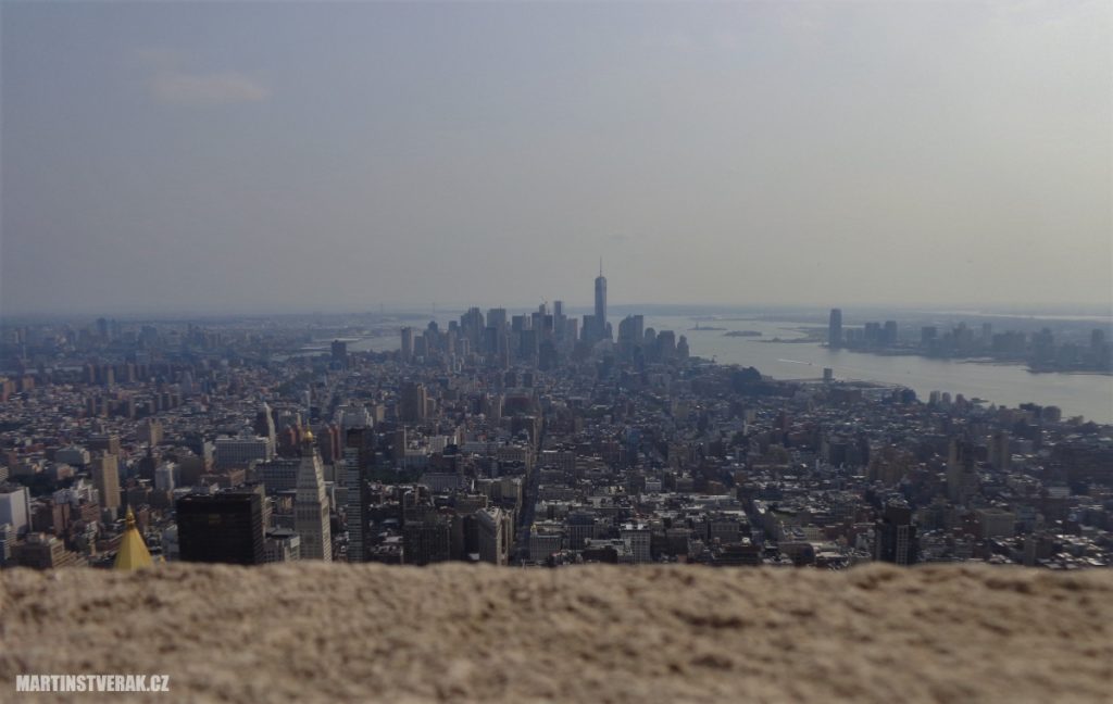 Manhattan z výškové budovy Empire State Building
