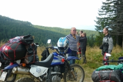 čeští motorkáři v Karpatech